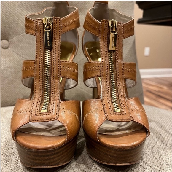 Michael Kors Size 7 leather Berkley platform heels ; color “luggage” - Picture 3 of 11